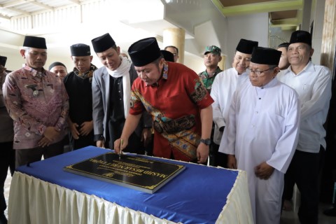 Herman Deru Resmikan Masjid Nuruttaqwa dan Rumah Makan Gratis Thayyiban Sematang Borang