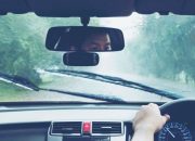 Berkendara Aman di Musim Hujan: 8 Tips untuk Pengendara Millennial