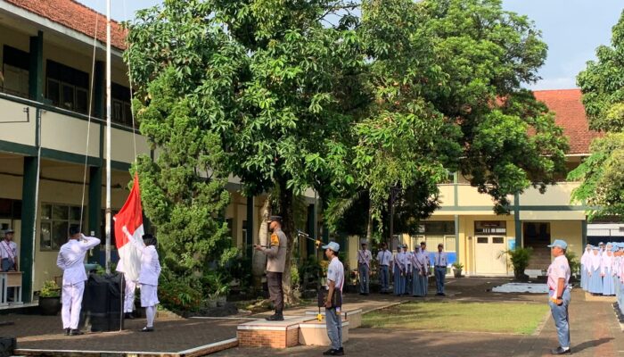 Purnama No Wijaya: Tekan Kenakalan Remaja, Kapolres Banjar menjadi Pembina Upacara di SMAN 1 Banjar