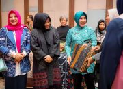 Hadiri Bimtek Seni Menjahit dan Kerajinan, Pj Ketua Dekranasda Banten Tine Al Muktabar: Menguatkan Ketahanan Ekonomi Keluarga