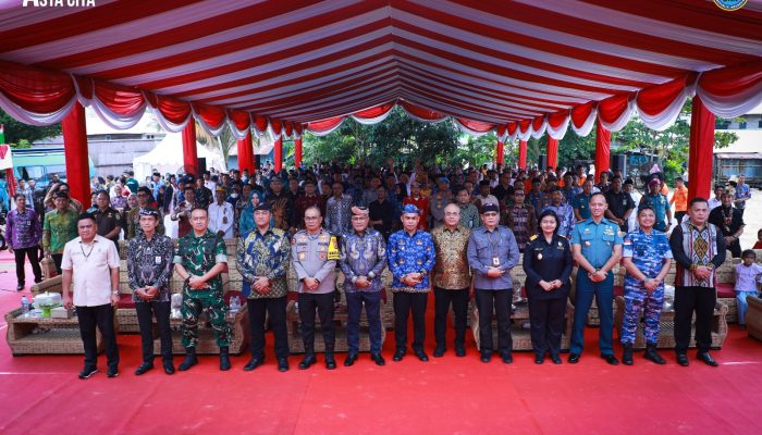 Kepala BNN RI Ajak Ratusan Masyarakat Selumit Pantai Berikrar Wujudkan Lingkungan Bersinar