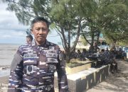 Warga Teluknaga Bersama TNI AL Bongkar Pagar Laut