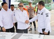 Pj Gubernur Banten A Damenta Dampingi Menko Pangan Zulkifli Hasan Tinjau Pabrik Garam di Kabupaten Serang