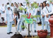 Pj Ketua TP PKK Provinsi Banten Irmawaty Habie Damenta Dampingi Istri Wapres RI Selvi Gibran Rakabuming Bersama Seruni Kabinet Merah Putih Lakukan Aksi Sosial