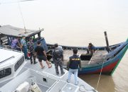KRI Lepu 861 Bongkar Upaya Penyelundupan PMI Non Prosedural