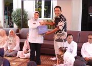Hj Intan Hadiri Pemberian Bantuan Cegah Stunting dari PT. Sinar Intan Patranusa