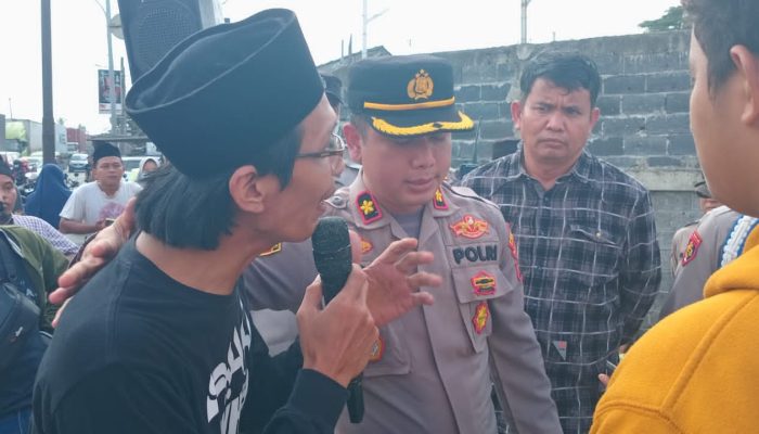 Lingkungannya Bau Menyengat, Kades Cangkudu Dinilai Cuek