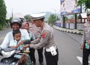 Polres Banjar Berbagi Takjil Gratis untuk Masyarkat di Bulan Suci Ramadan