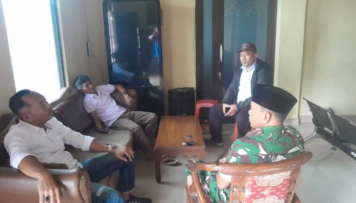 Cegah Kejahatan Saat Lebaran, Babinsa Koramil Cisoka Lakukan Komsos