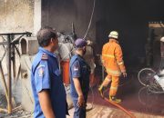 Dua Gudang Biji Plastik di Sepatan Ludes Terbakar
