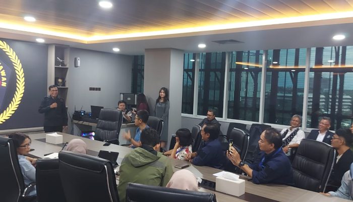 Ketua Umum PWI Pusat Hendry Ch Bangun Bekali OKK Wartawan Media Pandu Bangsa