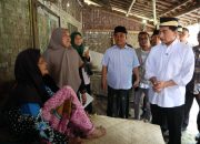 Penuh Haru, Wagub Banten Berikan Bantuan RTLH ke Warga Perbatasan