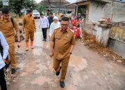 Tinjau Jalan Rusak di Pontang, Gubernur Banten Andra Soni Ajak Pemkab Serang Bersinergi Selesaikan Masalah