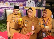 Wabup Intan Hadiri Bazar Sembako Murah di Kecamatan Cisoka