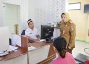 Wabup Intan Tinjau Posko Pengaduan THR di Disnaker