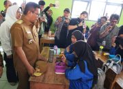 Gubernur Banten Andra Soni Tinjau Uji Coba MBG di SMKN 1 Anyer