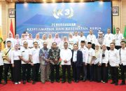 Gubernur Banten Serahkan Penghargaan K3 Award Provinsi Banten Tahun 2025