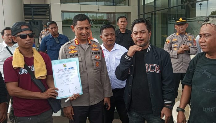 Kecam Kekerasan dan Intimidasi Terhadap Rekan Wartawan di Semarang, Aliansi Wartawan Kota Tangerang, Gelar Aksi Solidaritas Didepan Mapolres