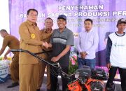Maesyal Rasyied Serahkan Bantuan Sarana Produksi Pertanian