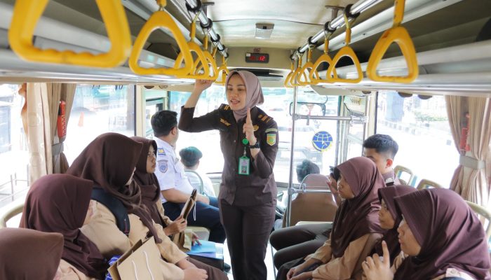 NGAMEN HUKUM di Bus Sekolah Gratis Tangsel, Cara Baru Kejari Tangsel Edukasi Hukum ke Pelajar