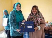 Peringati Hari Kartini ke-146, TP PKK Provinsi Banten Serahkan Penghargaan Perempuan Inspiratif Provinsi Banten 2025