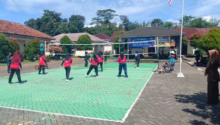 Ajang Silaturahmi, Komunitas Bedas dan MKKS Gelar Fun Turnamen Voli Ball GTK Putri se SKH Kota Serang