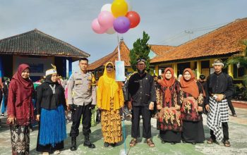 Bhabinkamtibmas Kawal Kegiatan Gelar Karya P5 SDN 2 Gegempalan, Wujud Pelayanan Aman dan Edukatif untuk Generasi Muda