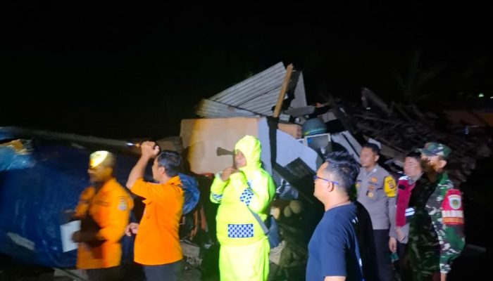 Polsek Cijeungjing Polres Ciamis Bergerak Datangi Lokasi Bencana Longsor di Karangkamulyan
