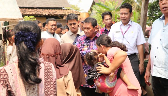 Maesyal Kunjungi Anak Penderita Kanker Mata di Kronjo