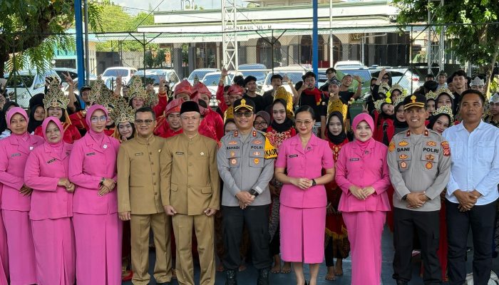 Peringati Hardiknas Kapolres Banjar Kungjungi SMA Negeri 1