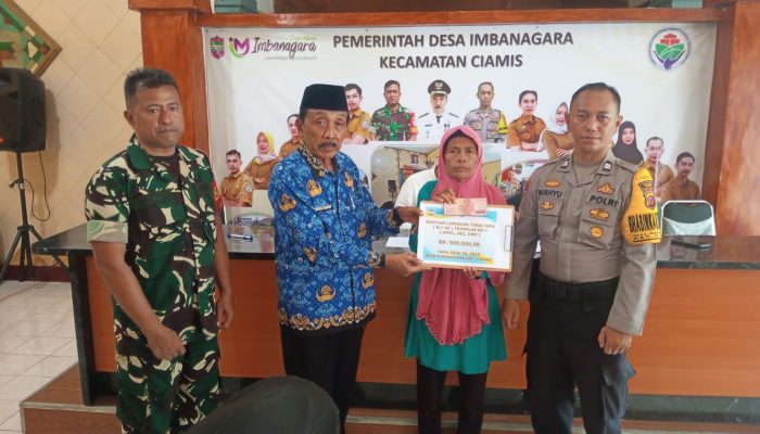Polsek Ciamis Polres Ciamis Monitoring Penyaluran BLT DD Warga Imbanagara