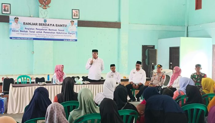 Kapolsek Purwaharja Dampingi Langsung Penyaluran Bansos untuk Kebutuhan Pangan