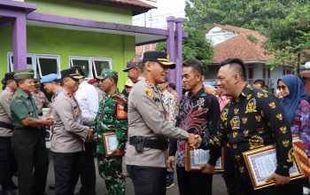 Bantu Tugas Polisi, Kapolres Ciamis Beri Penghargaan ke Personel TNI-Polri Dan Masyarakat