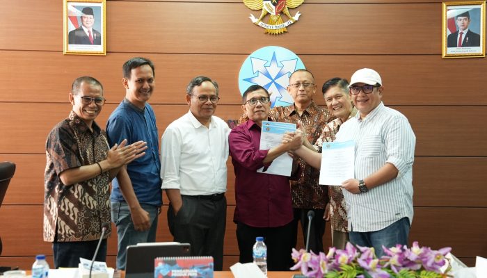 Disaksikan Dewan Pers, PWI Akhirnya Tandatangani Panitia Bersama Kongres Persatuan