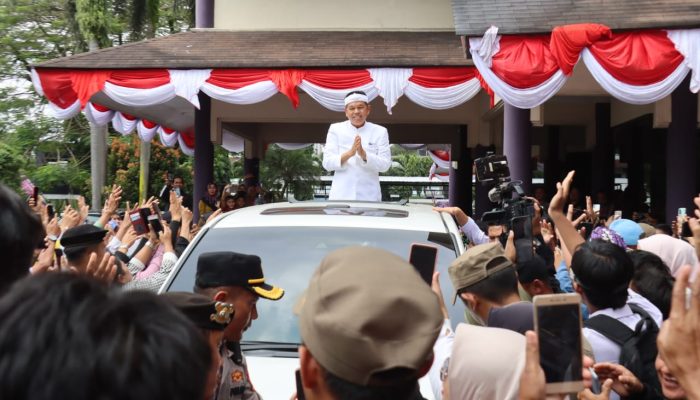 Gubernur Dedi Mulyadi Hadiri Ngarak Pataka Meriah HUT Ciamis ke-383