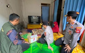 Jenguk Masyarakat Yang Menderita Sakit Tumor, Kapolres Banjar: Wujud Peduli Polri