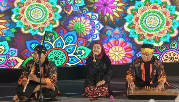 Komara Paraguna Tampilkan Kacapi Suling di Hotel Aston Serang