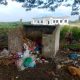 Sampah Berserakan di Depan Kantor Camat Laut Tador, Camat Swardi Minta Kesadaran Warga