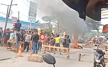Kecewa PD Pasar Karena PKL Dibekingi Preman, Pedagang Pasar Sentiong Gelar Aksi Demo