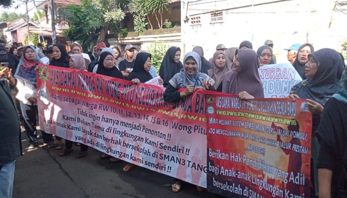 Anak Tak Lolos SPMB 2025, Warga Demo SMA Negeri 3 Tangsel