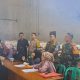 Bhabinkamtibmas Kelurahan Mekarsari Kawal Distribusi Bantuan Pangan Nasional 2025