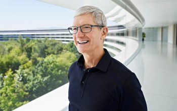 Dinilai Tertinggal di Sektor AI, Tim Cook Disarankan Mundur dari Jabatan CEO Apple