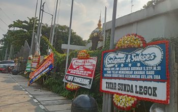 Disertai Puluhan Karangan Bunga, Dwi Chandra Budiman Resmi Jabat Sekcam Kelapa Dua