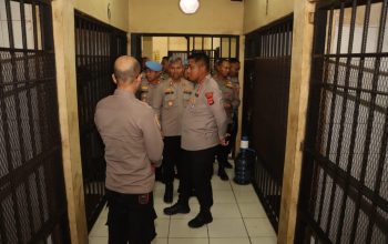 Sidak Rutan, Kapolresta Tangerang Pastikan Tahanan Bisa Sholat 5 Waktu