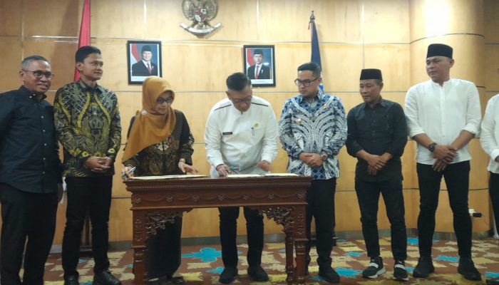 Tangsel dan Pandeglang Teken Kerja Sama Kelola Sampah, 500 Ton Perhari Dibuang ke Bangkonol