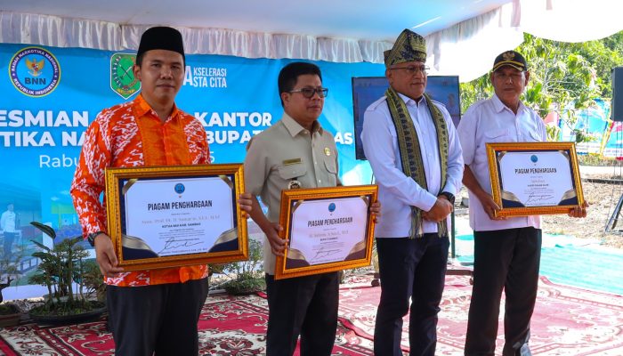 BUKTI NEGARA HADIR, Kepala BNN RI Resmikan Kantor BNN Kabupaten Sambas