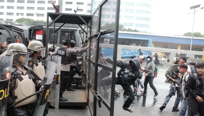 Ketua Dewan Pers Ingatkan Wartawan Jaga Profesionalisme saat Liput Aksi Demo di Jakarta