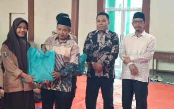 Siswa Yatim Piatu di MAN 4 Tangerang Terima Bantuan