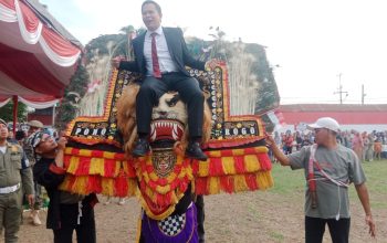 Ekspresi Tak Terduga! Wabup Sergai Adlin Tambunan Naik Reog Usai Upacara HUT RI ke-80