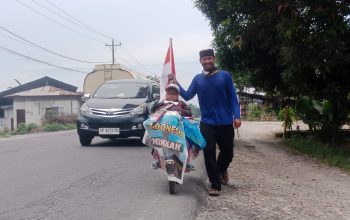 Pedagang Bakso Asal Cirebon Nekat Jalan Kaki ke Makkah Bersama Balita